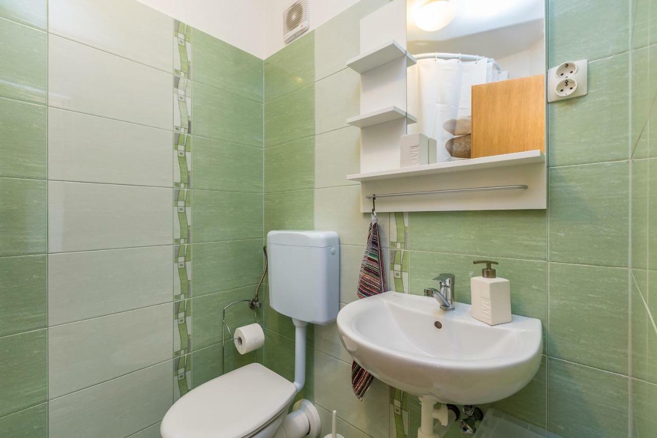 Апартаменты Studio Apartman Magdalena Омишаль Экстерьер фото