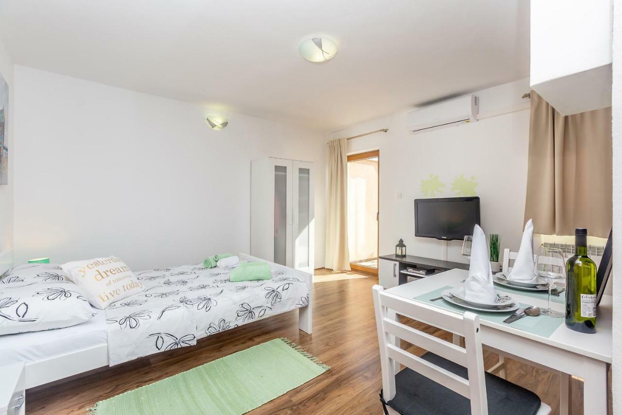 Апартаменты Studio Apartman Magdalena Омишаль Экстерьер фото