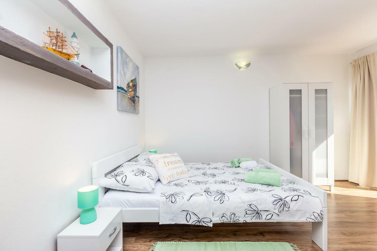 Апартаменты Studio Apartman Magdalena Омишаль Экстерьер фото